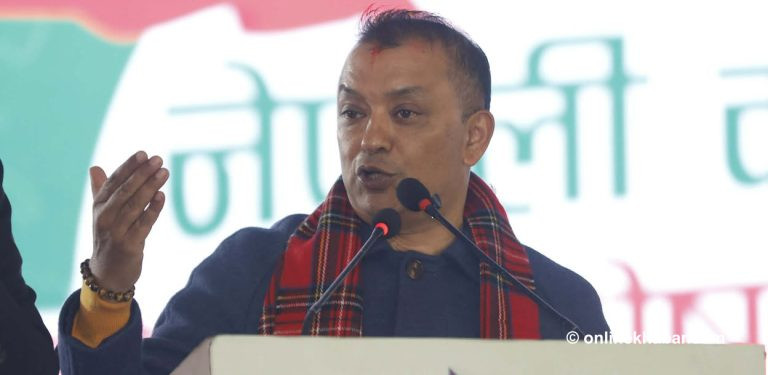 महाधिवेशनमा महामन्त्री गगन थापाले समसामयिक राजनीतिक प्रस्ताव पेश गरे