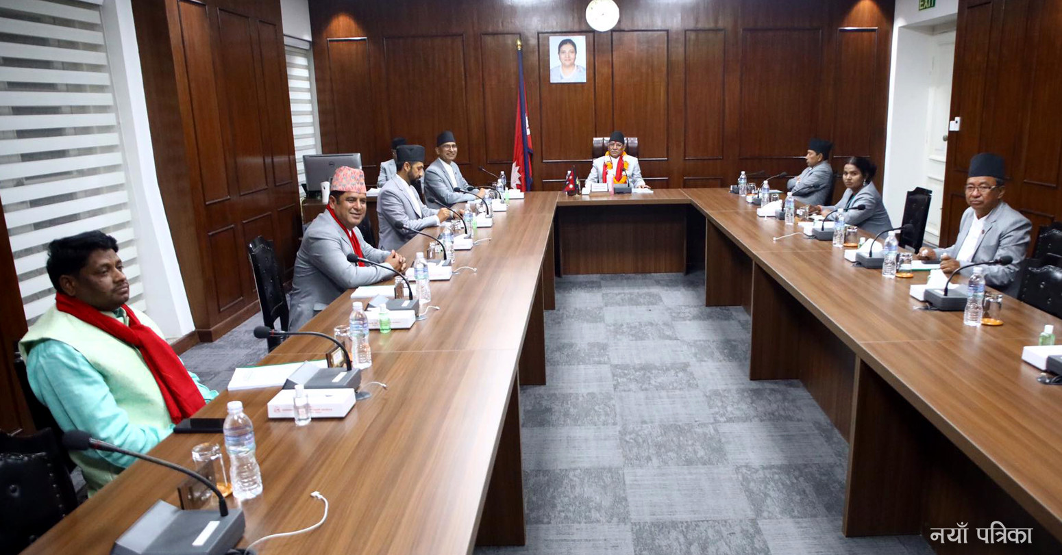एमाले अध्यक्ष ओली नआएपछि अर्को दिनलाई सारियो बैठक, के भयो प्रधानमन्त्रीले बोलाएको राष्ट्रिय दलको बैठकमा