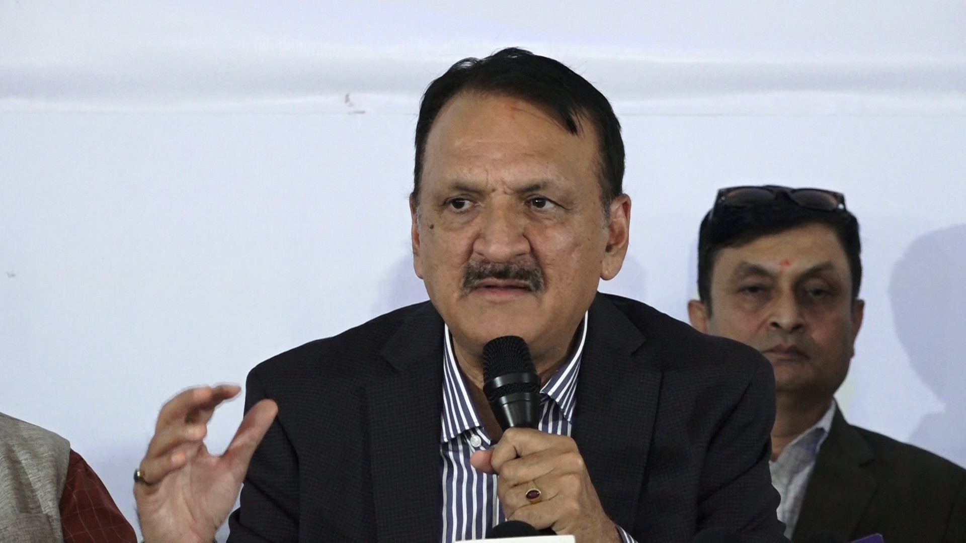 अर्थतन्त्र चलायमान बनाइराख्न पुँजीगत खर्च बढाउछौँः अर्थमन्त्री महत
