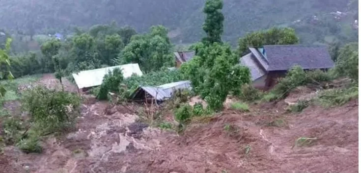 दोलखामा अविरल वर्षाका कारण तीनको मृत्यु, चार बेपत्ता