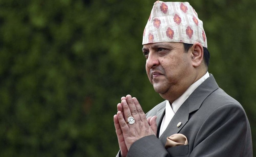 पूर्वराजा शाहले विजयादशमीमा सर्वसाधारणलाई टीका लगाइदिने