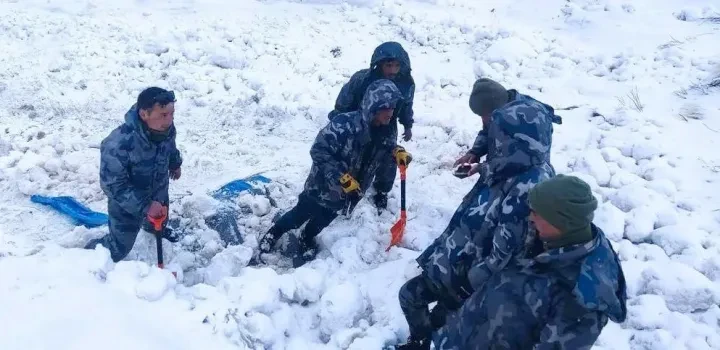 हिमपहिरोमा बेपत्ता दुईको खोजी जारी