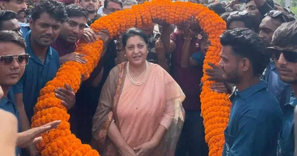 पूर्वराष्ट्रपति भण्डारीलाई बारामा एमाले नेताले गरे ५१ केजी फूलको मालाले स्वागत