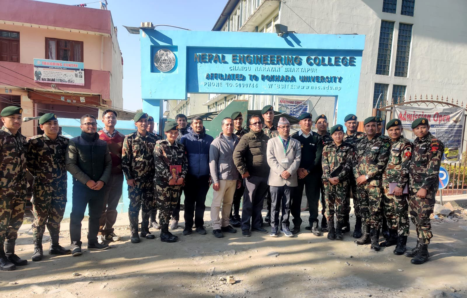 नेपाली सेनाका इन्जिनियरहरु स्थलगत अध्ययनको लागि नेपाल इन्जिनियरिङ कलेजमा