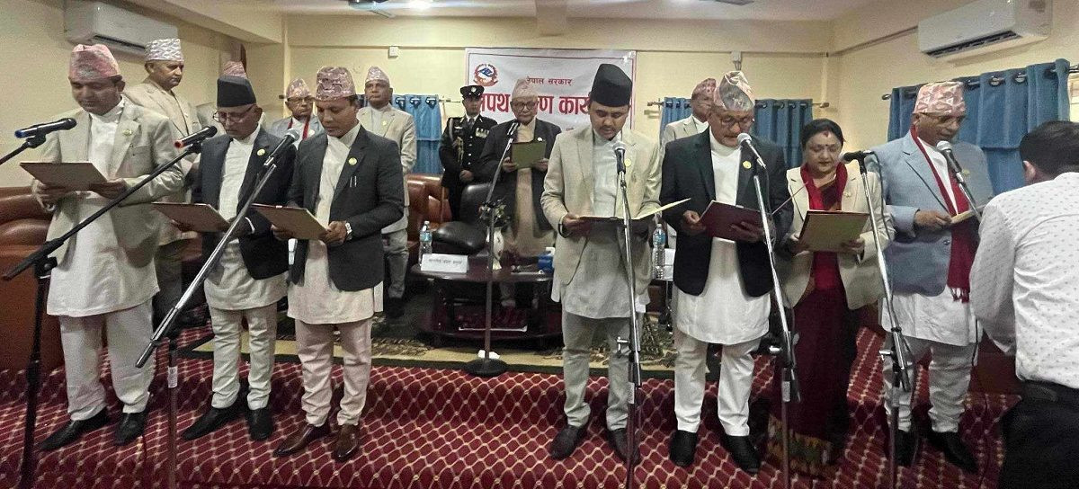 लुम्बिनी प्रदेशमा नवनियुक्त मन्त्रीहरूले लिए शपथ