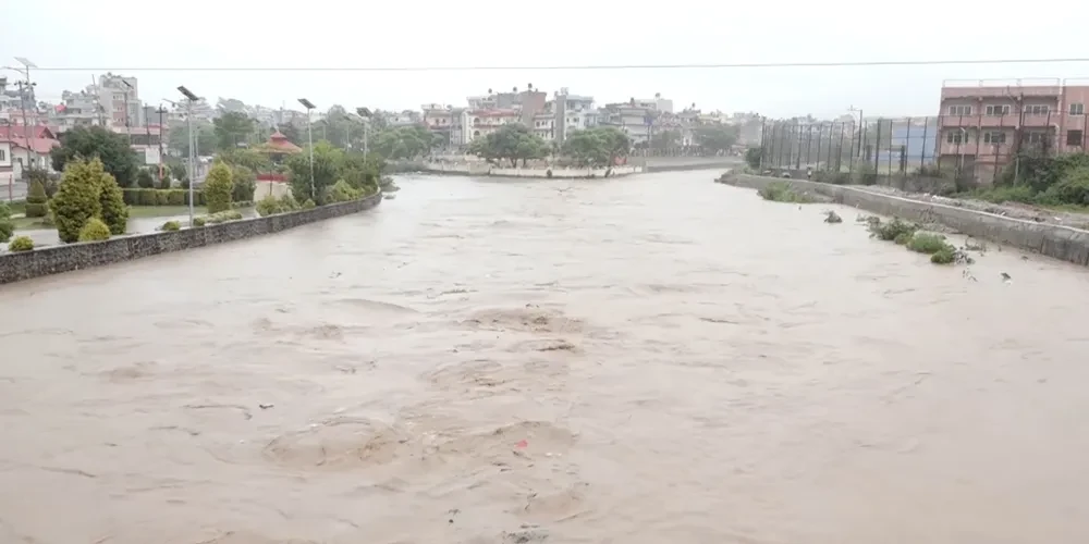 बाढीजन्य विपद् परेमा हटलाइनमा फोन गर्न कामपाको अनुरोध