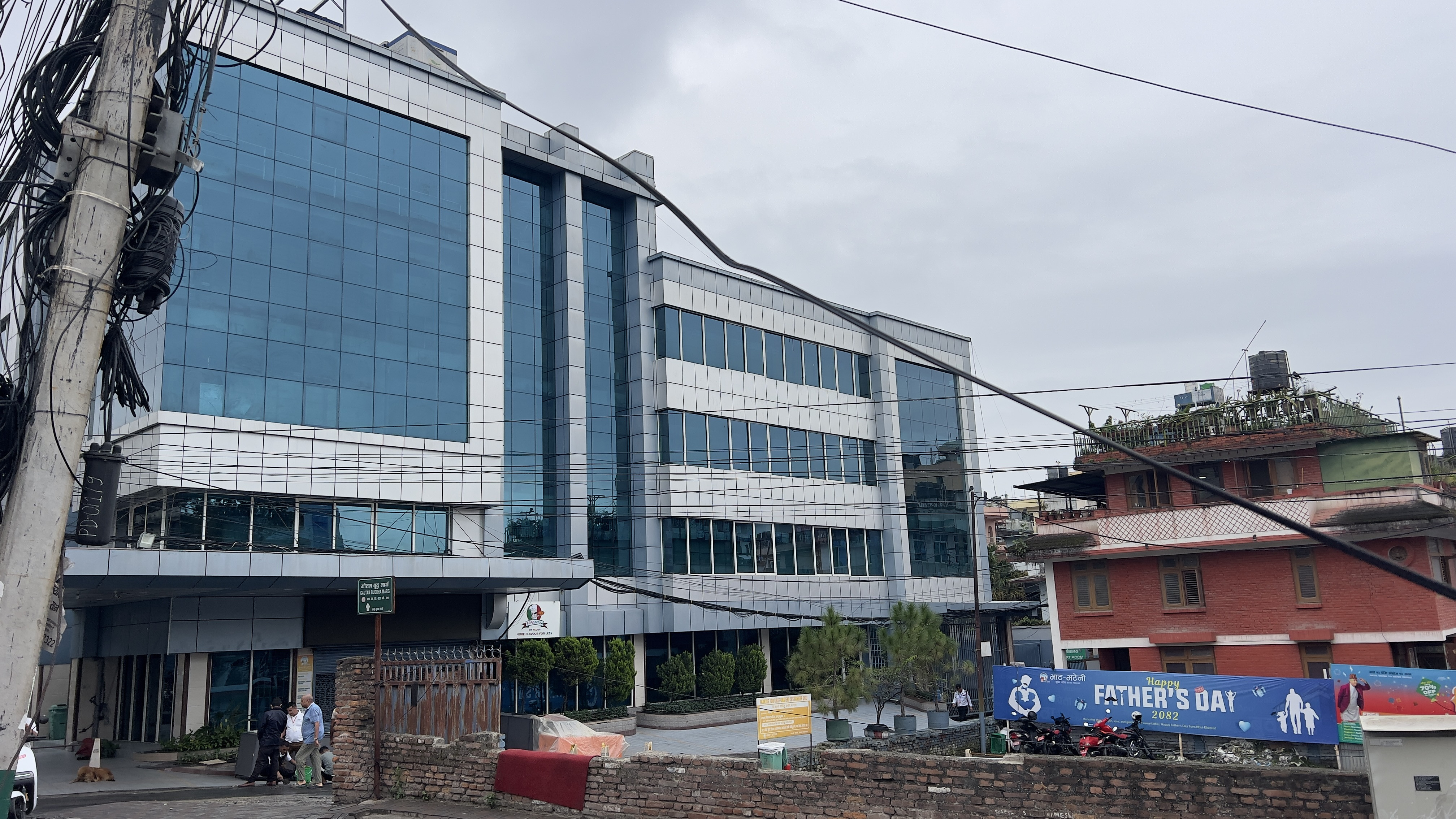 भाटभटेनीका २८ मध्ये २१ स्टोरमा क्षति, १२ वटा पूर्ण आगजनी