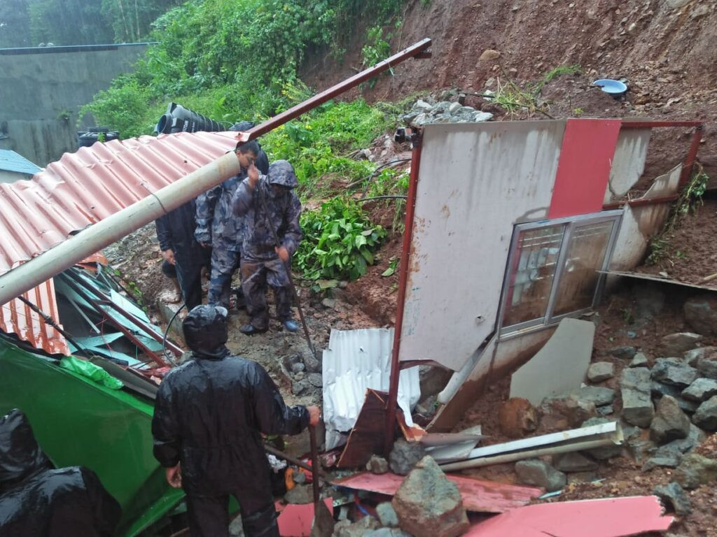 कास्कीमा पहिरोले घर पुर्दा २ बालबालिकाको मृत्यु