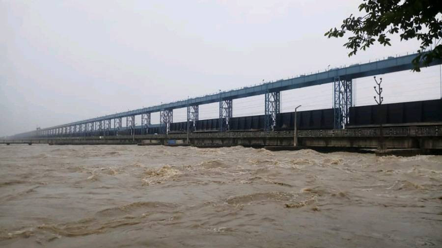 सप्तकोशी नदीमा पानीको बहाव उच्च