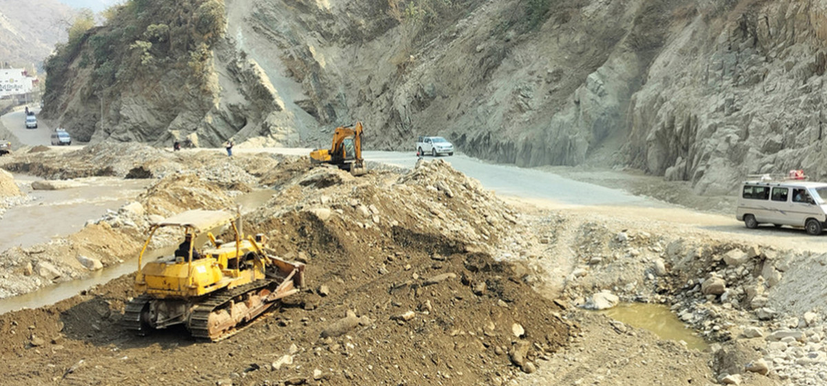 बुढीगण्डकीमा बाढीका कारण ५ दिनदेखि अवरुद्ध सडक आंशिक रूपमा खुल्यो