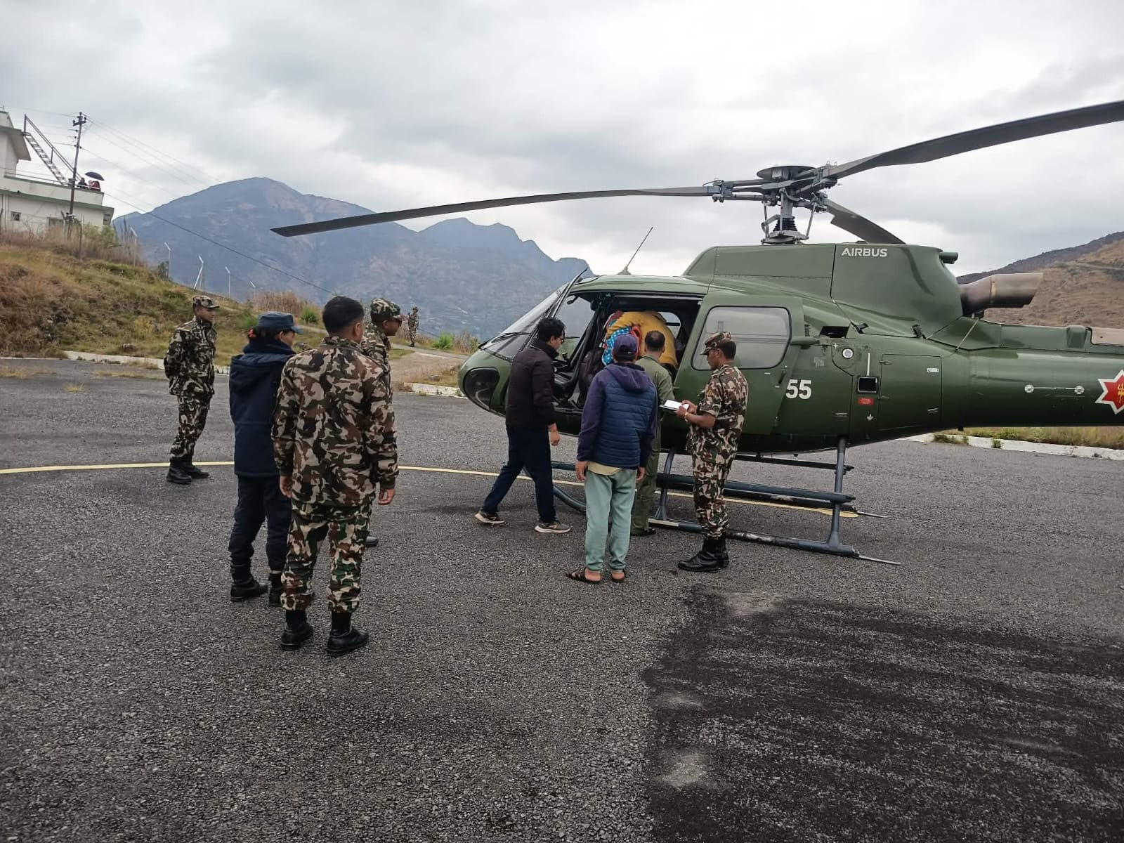 गोरखाबाट सुत्केरी महिलाको आकस्मिक हवाई उद्धार